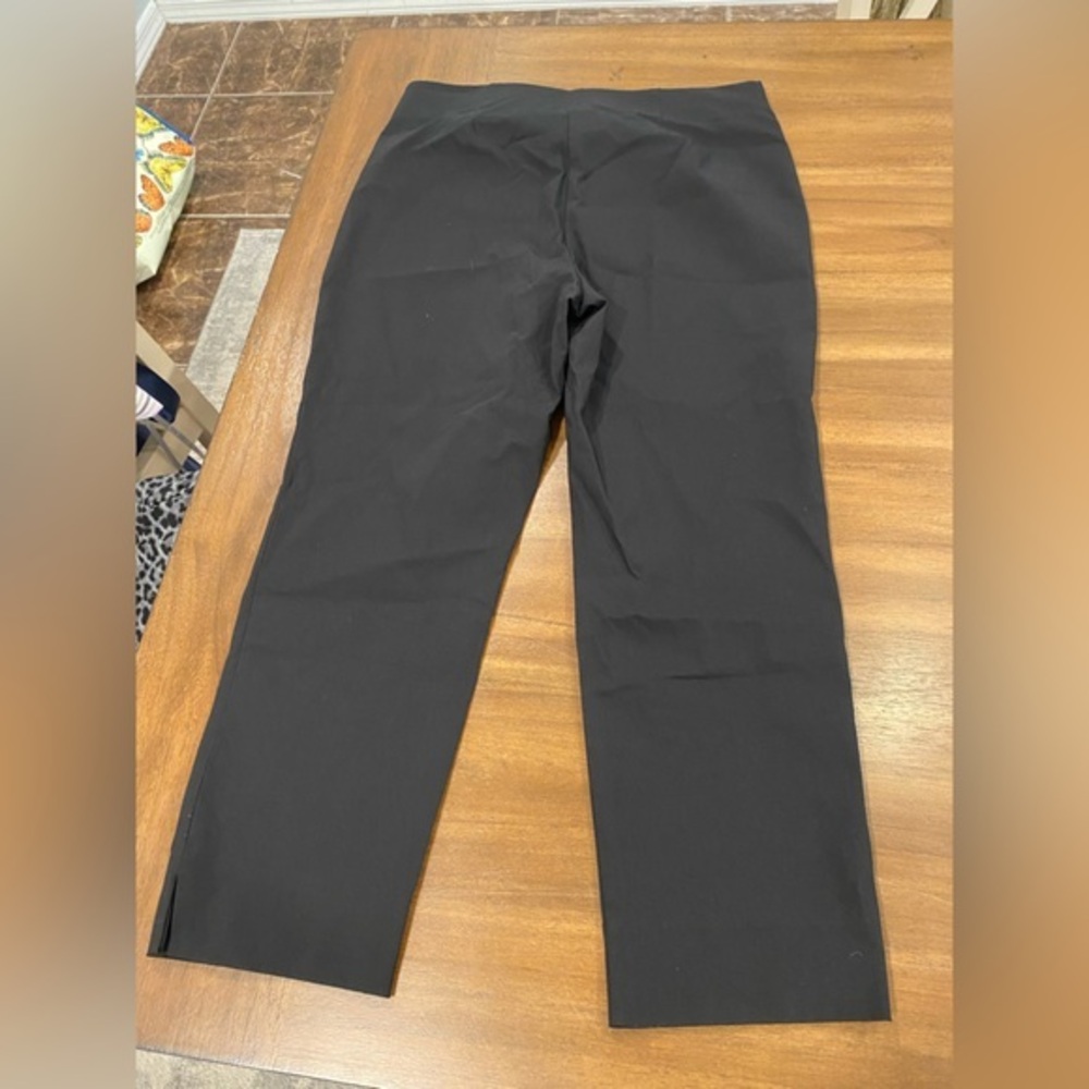 Great Condition White House Black Market Stretch Crop pant size 10